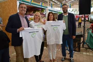 Presentación del calendario solidario 2010 en el Mercado Municipal de Telde (Foto TA)